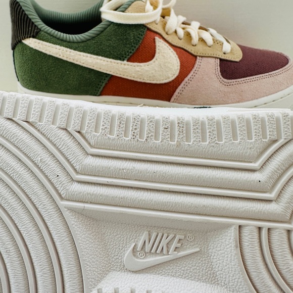 Nike Air Force 1 '07 LX Sneaker (Women Size 8.5)
Oil Green/Terra Blush NWOT - Picture 6 of 6